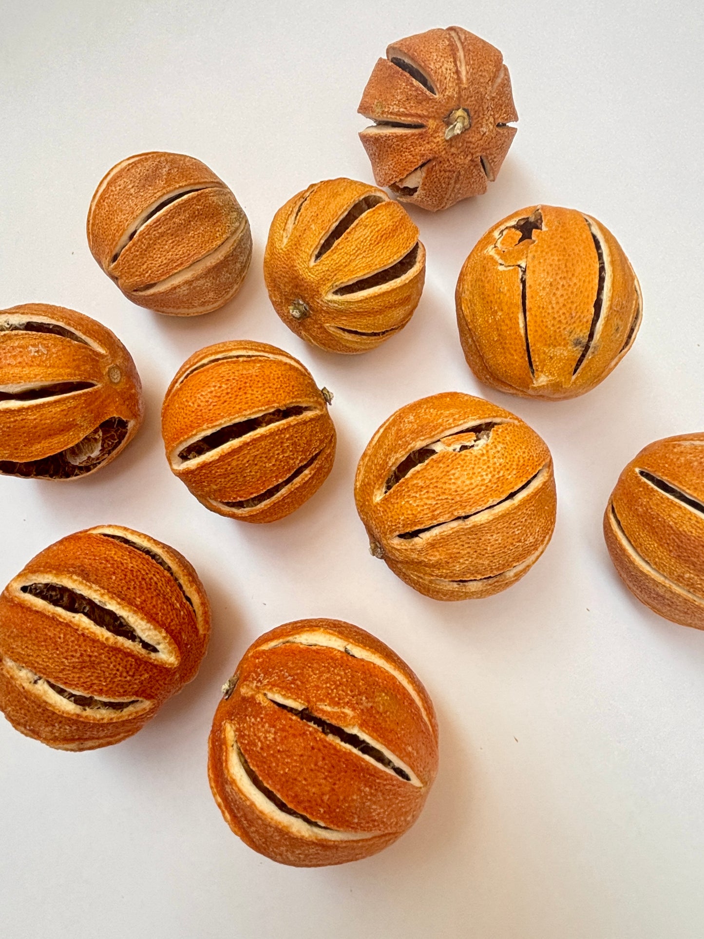 Broken Whole Dried Oranges – Sustainable Craft & Decoration Pieces (1–2 Segments Missing) – Heavily Discounted