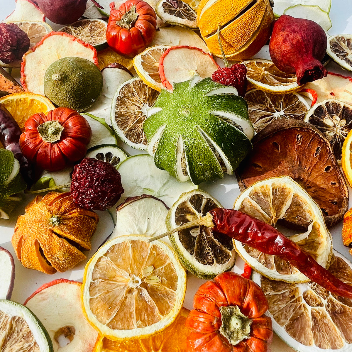 PurpleRama Exclusive Dried Fruit Mix – 71 or 142 Pieces, 17 Varieties for Wreaths & Crafts